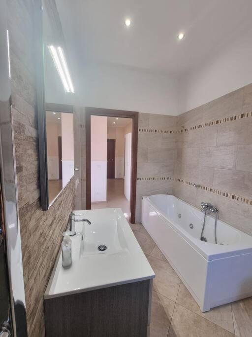 -5 Min From Bus Stop-Free Parking Rome Exterior photo